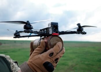Бійці 103-ї бригади ТрО показали, як атакують ворожі позиції за допомогою дронів