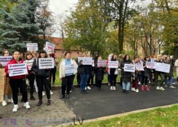 Дружини військових зібралися на мітинг під Львівською ОВА