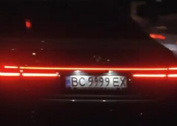 Елітна BMW на львівській реєстрації засвітилася у сюжеті про порушників комендантської години у Києві