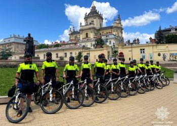 Львівські велопатрульні за сезон затримали понад 300 пішоходів-порушників
