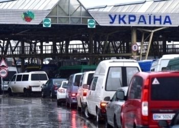 На кордоні на Львівщині зупинилось понад 80 автобусів. Де найбільші черги
