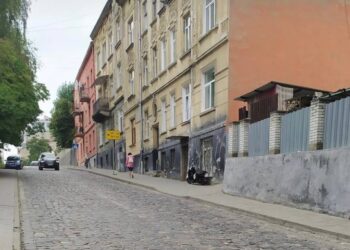 На одній із вулиць Львова обмежать зупинку автомобілів