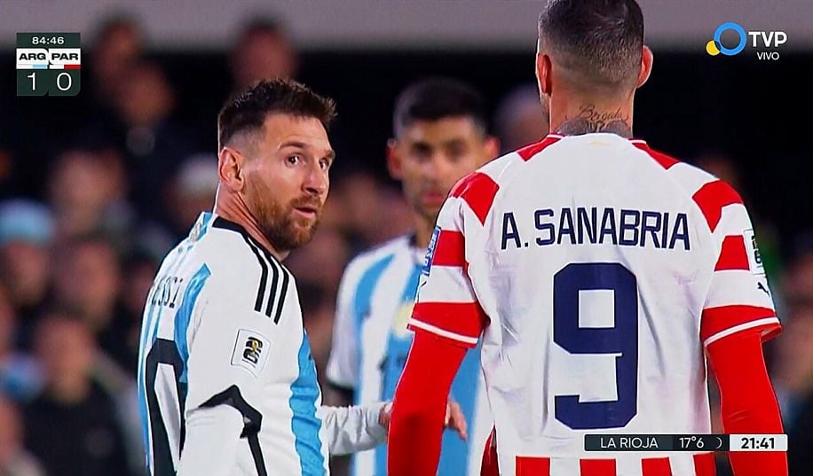 Форвард Парагваю: «Виглядає так, що я плюнув в Мессі, але цього не було»