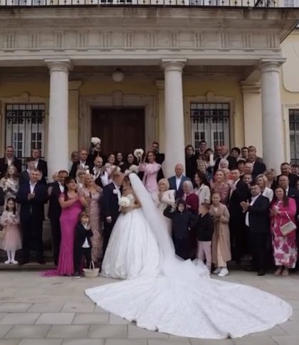 Шановні гості й дорога родина