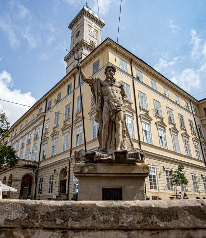 У центрі Львова облаштують “доріжки доступності”: для цього шліфуватимуть бруківку