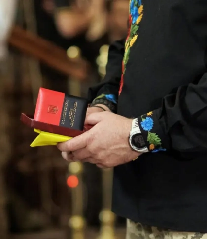 У Гарнізонному храмі Львова родинам загиблих воїнів вручили ордени “Хрест Героя”