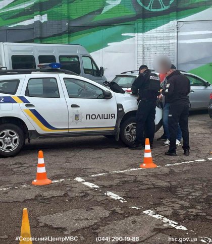 У Львові чоловік намагався дати хабар за успішне складання іспиту з кермування