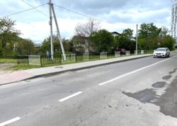 У Львові ще на трьох локаціях демонтують вуличне огородження