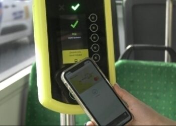 У скількох автобусах Львова можна оплатити за проїзд картою
