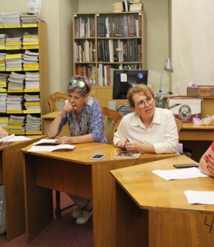 “50 років у Львові я говорила російською, тепер вчу українську”: репортаж з курсів української мови