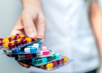 Чому не потрібно вживати антибіотики під час застуди