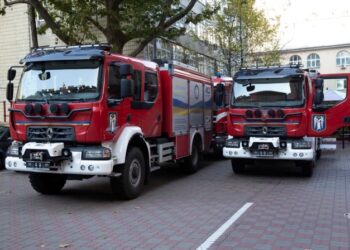 Київські рятувальники отримали ще три сучасні пожежні автомобілі від Німеччини