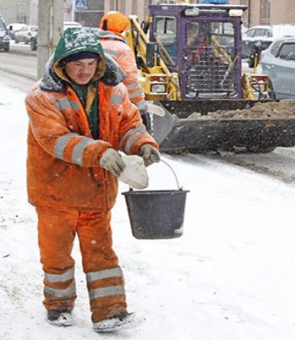 Майже 85 млн грн на боротьбу з ожеледицею: за скільки та в кого районні адміністрації Львова закупили піскосуміш
