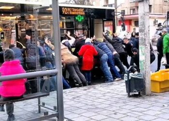 Міський автобус наїхав на жінку у Львові