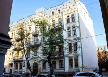 Поліція завела справу через незаконну надбудову на пам’ятці архітектури на Подолі