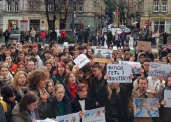Студенти Львівської політехніки вийшли на протест і вимагають відставки Ірини Фаріон — Львівщіна