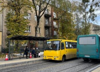 У Львові на Шевченка встановили чотири павільйони очікування