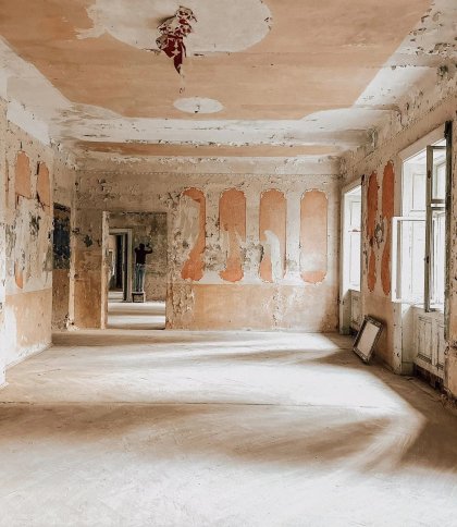 У палаці Жевуських-Лянцкоронських почали досліджувати залишки автентичних розписів