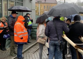 Українські перевізники зібралися біля польського консульства у Львові