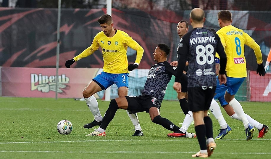 Зоря у зоні вильоту! Верес переміг Металіст 1925 у божевільному матчі з 7 голами та вилученням