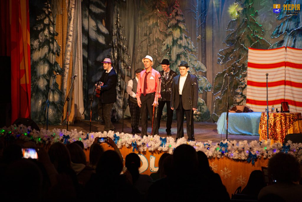 Вистава за двома зайцями