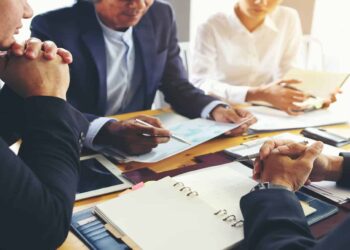 Етичні та юридичні аспекти корпоративної відповідальності: як зробити бізнес більш стійким та прозорим