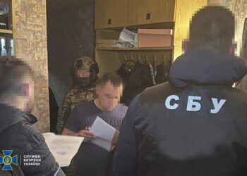 Дніпровські хлопці на елітних авто організували канал для незаконного виїзду за кордон |  Дніпро