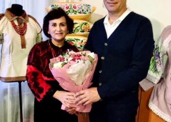 Фасад Народного дому Червонограда прикрасила писанка