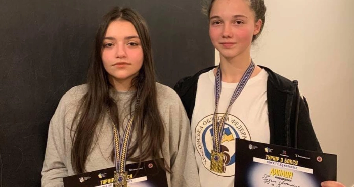 Призерки боксерського турніру Ангелна Гузик та Дарина Орлова. Фото: Роман Мрочко/Telegram.