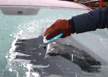 Лайфхаки для водіїв: як правильно залишати машину на вулиці взимку | АВТО НОВИНИ |