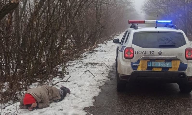 Новости Днепра про Лежала без сил на снегу: на Днепропетровщине спасли потерявшуюся пожилую женщину