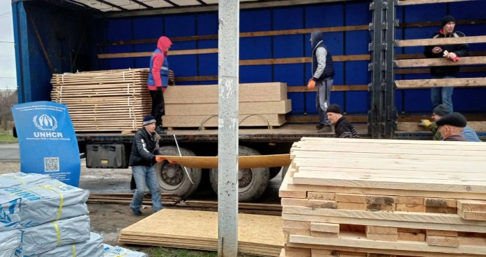 Будівельні матеріали для селища Комишани. Фото: Херсонська обласна військова адміністрація/Telegram.