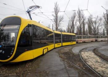 На лівому березі Києва вийшли на лінії нові українські трамваї Татра-Юг