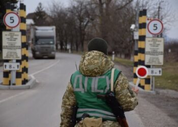 На Львівщині чоловік переобладнав мікроавтобус, аби перевозити ухилянтів через кордон