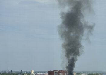 Наслідки ракетної атаки по Києву. Пошкоджено житлові багатоповерхівки і станцію метро, під завалами люди. ОНОВЛЕНО