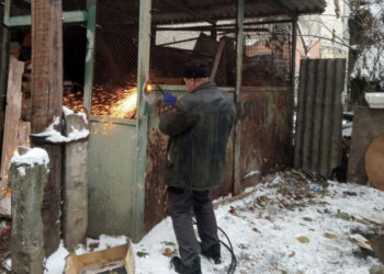 Незаконні тимчасові споруди у Тернополі вивозять на смітник