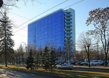 «Порешать за сессию»: в Днепре фейковый аккаунт ДНУ предлагает за деньги решить проблемы с учебой – Дніпро