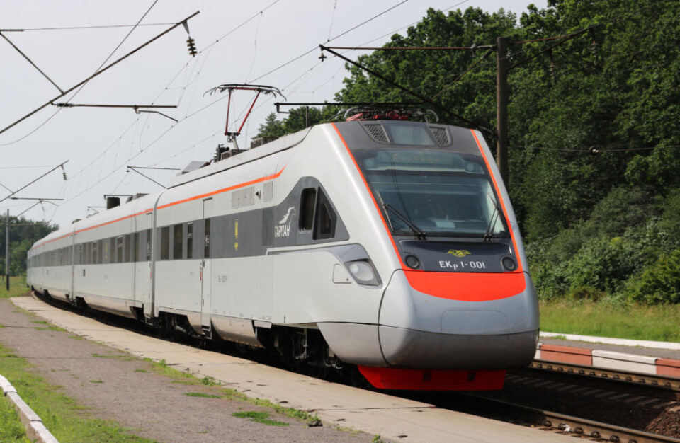 поїзд тарпан