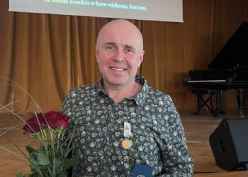 Пришлось пить лимонный сок: знаменитый писатель из Днепропетровщины получил необычную награду – Дніпро