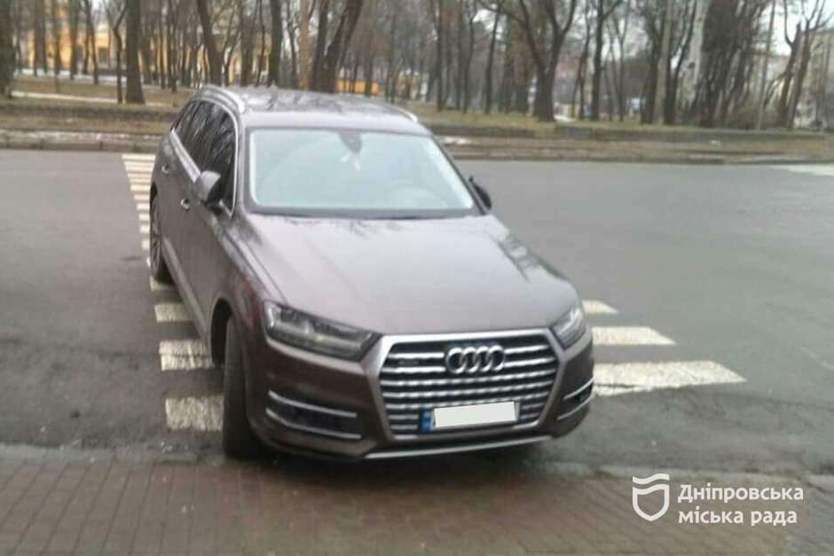 Автомобіль