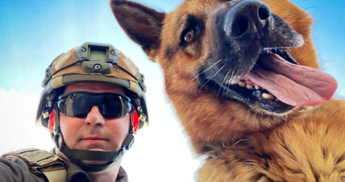 Нагороджений Мухтар та його інструктор