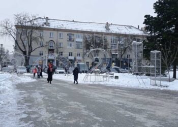 Тернопіль прикрашають до новорічних свят