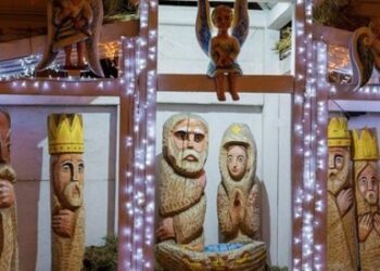 У Львові відкрили різдвяну шопку