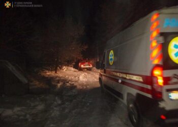 Уночі 10 грудня на Кременеччині застрягла швидка