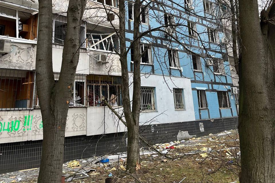 Новости Днепра про В Днепре из-за ракетного удара повреждены 2 школы, библиотека и 2 амбулатории