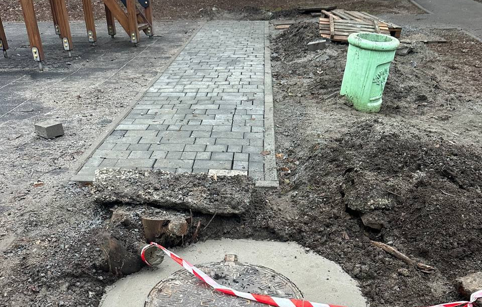 Новости Днепра про В Днепре малыши теперь могут играть без страха случайно провалиться в люк