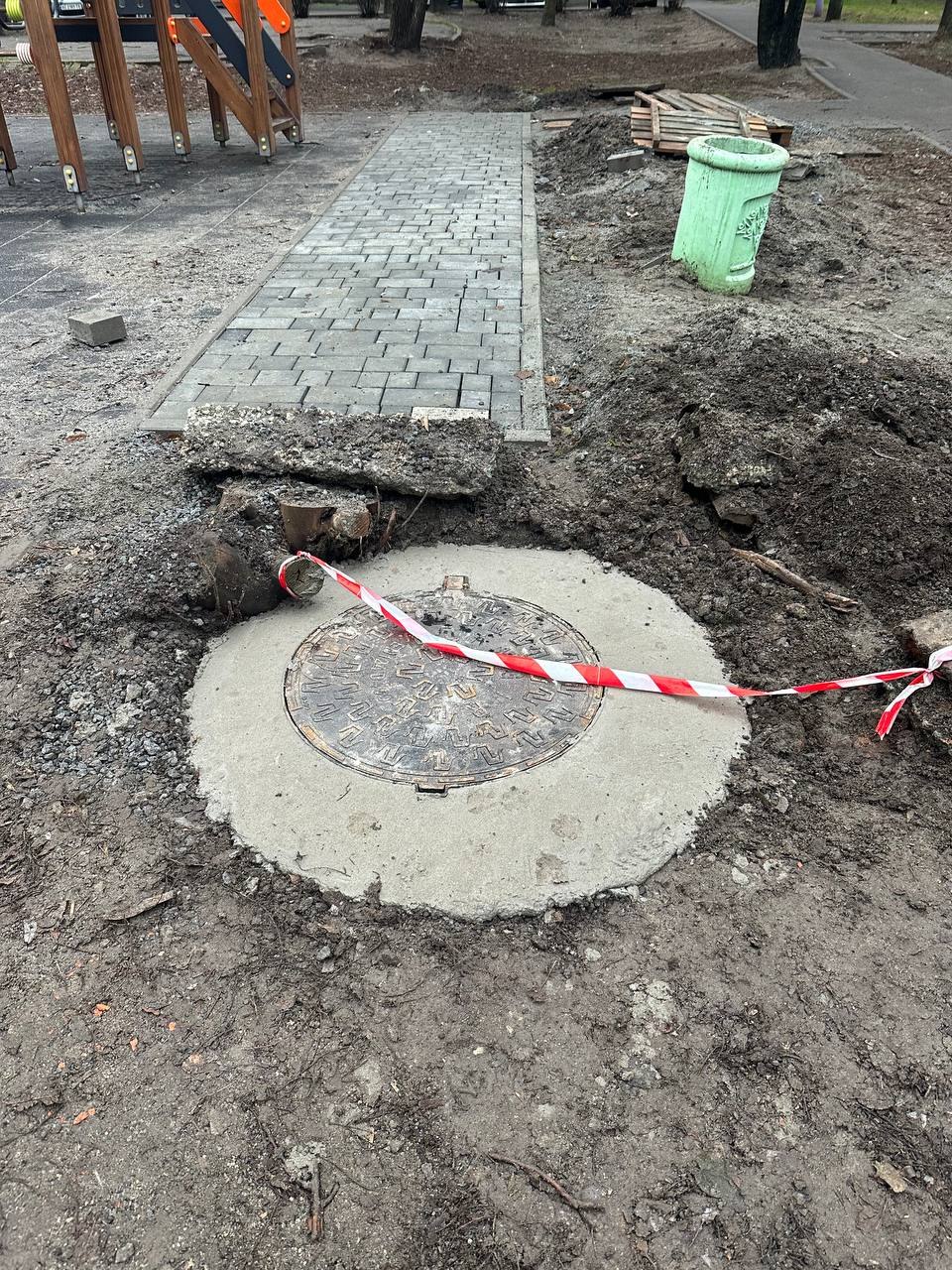 Новости Днепра про В Днепре малыши теперь могут играть без страха случайно провалиться в люк