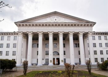 Викладач, який за хабар обіцяв поновити студента у львівському університеті, отримав штраф