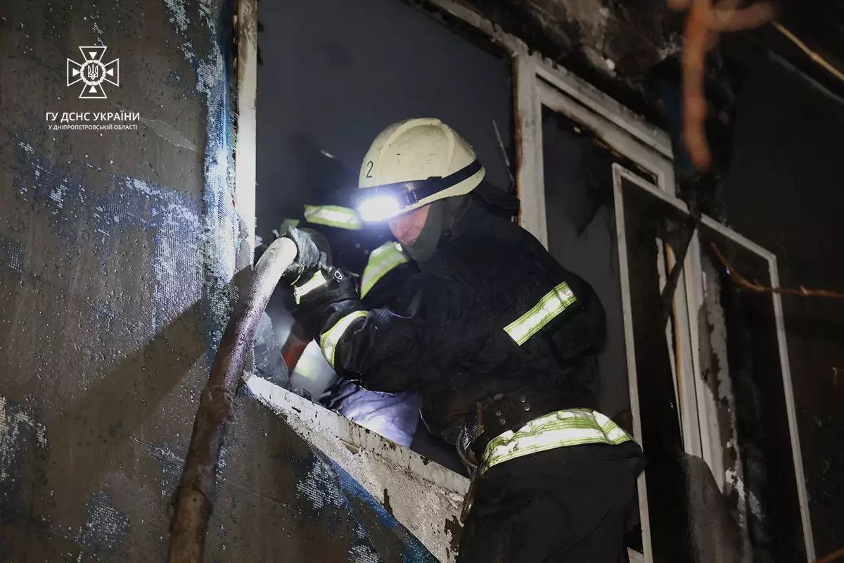 Новости Днепра про Возгорание на площади 300 кв. м: в ГСЧС рассказали, что сегодня масштабно горело в Днепре