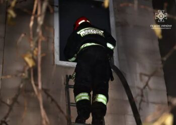 Возгорание на площади 300 кв. м: в ГСЧС рассказали, что сегодня масштабно горело в Днепре – Дніпро